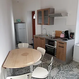 Proche Toutes Commodites , Souvigny France